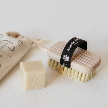 Andree Jardin Dog bath and massage brush with soap