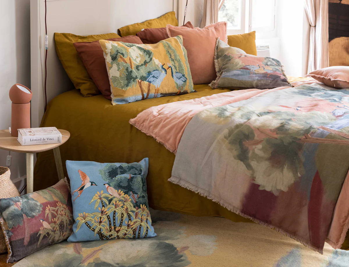 Embroidered Lola Cushion 40x65 - Image 3